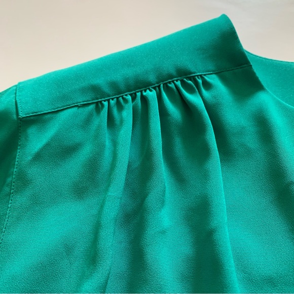 v i n t a g e :: Gorgeous Turquoise Pleated Satin Blouse - Picture 9 of 12